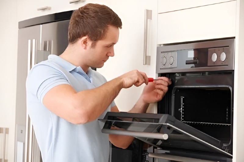 Efficient Commercial Microwave Repair: DIY Tips and When to Call the Experts